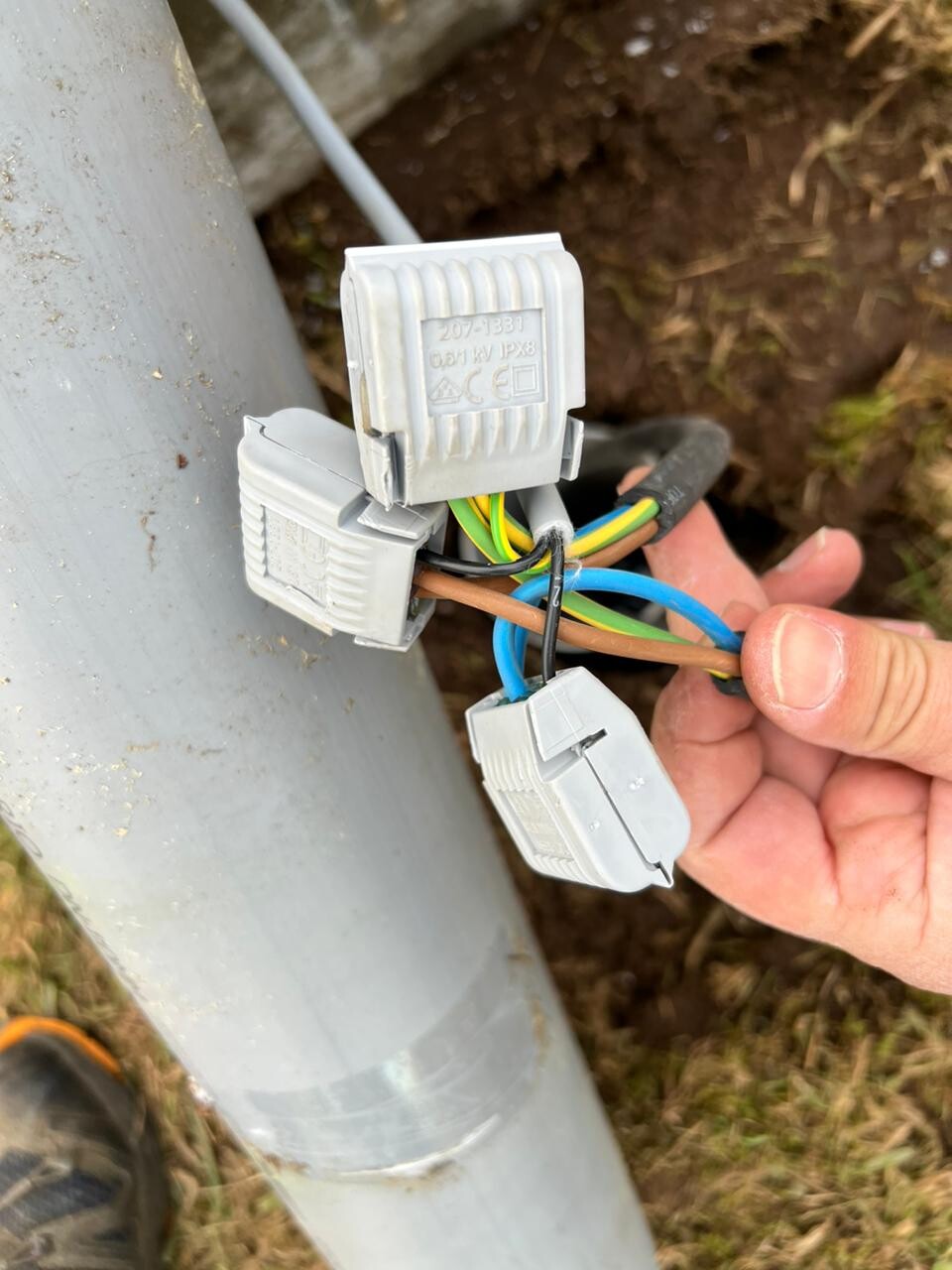 airport runway edge lights electrical connection cables